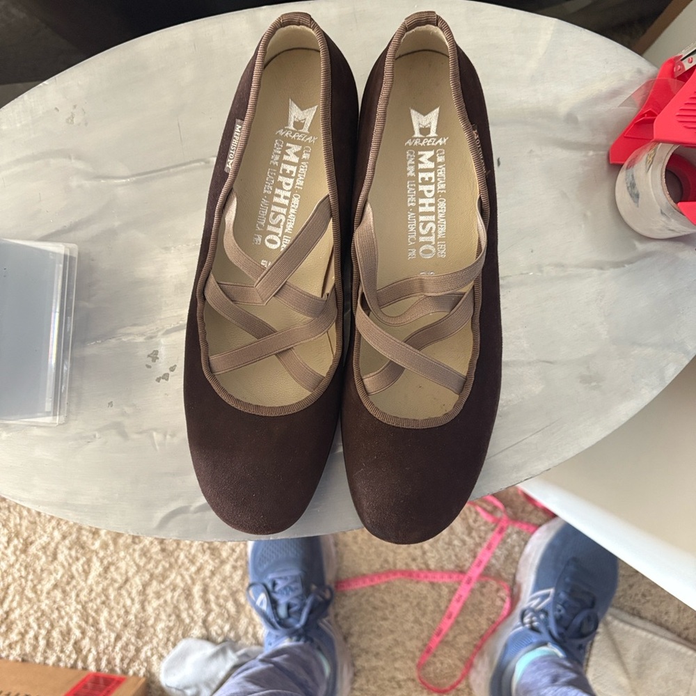 Like new! Mephisto Women's Dark Brown Suede Flats, 7.5